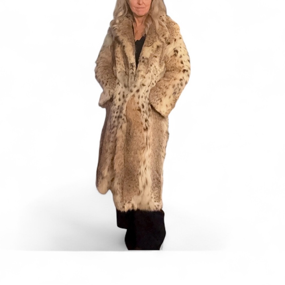 Luxurious Women's Full-Length Canadian Bobcat Fur Coat